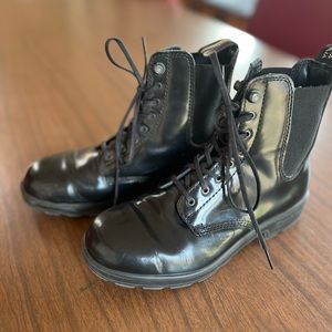 Blundstone 2219
WOMEN'S ORIGINALS
LACE UP BOOTS - BLACK BRUSH size 8